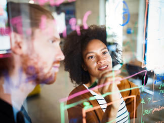 Team plant am Whiteboard